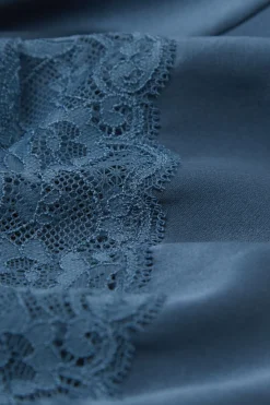 Bas de pyjama short en soie avec dentelle