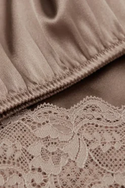 Bas de pyjama short en soie avec dentelle