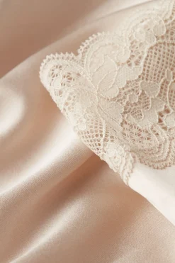 Bas de pyjama short en soie avec dentelle