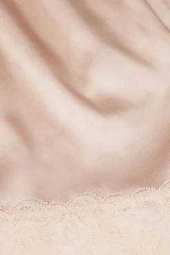 Bas de pyjama short en soie avec dentelle