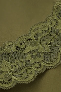 Bas de pyjama short en soie avec dentelle