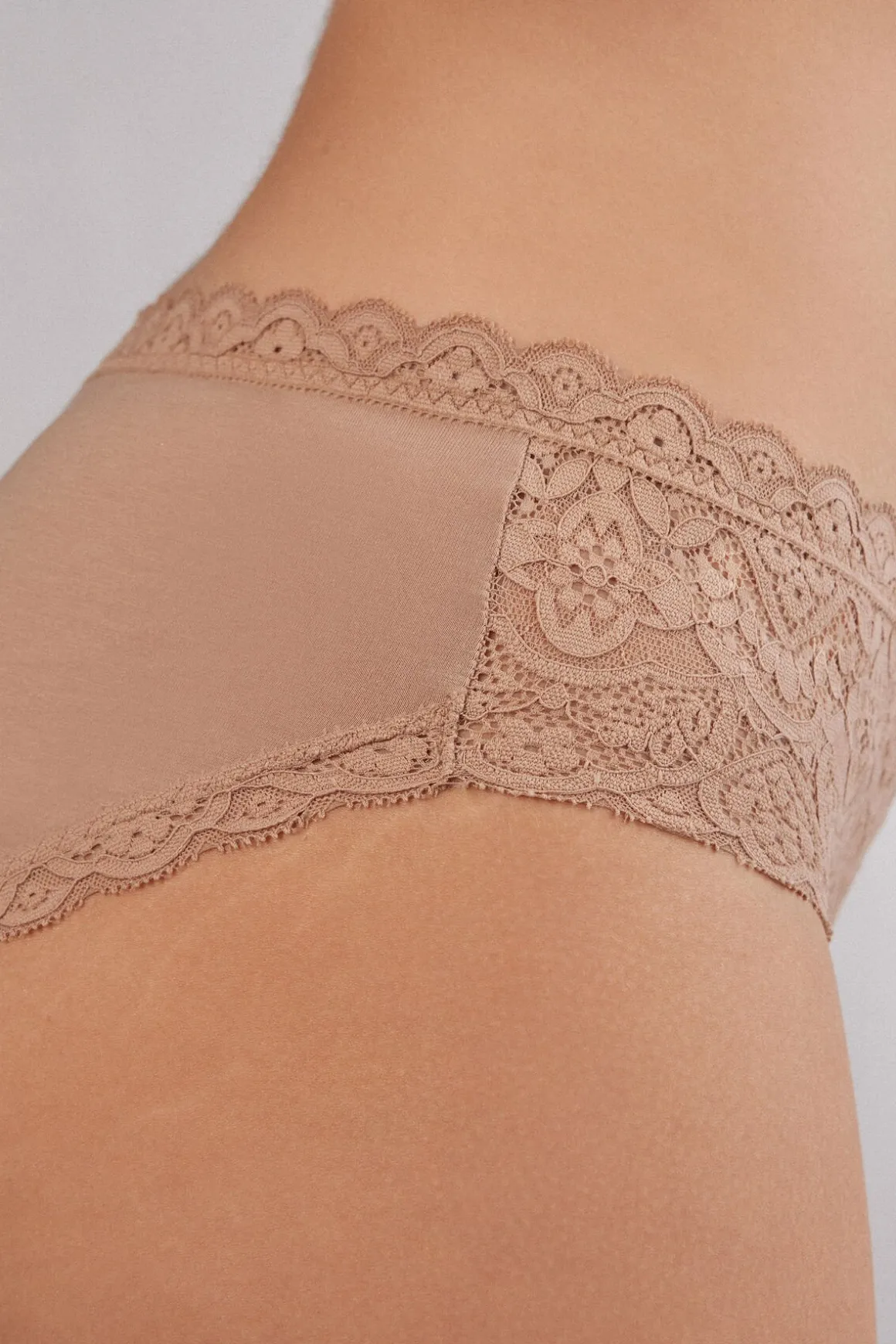Culotte en Dentelle et Coton