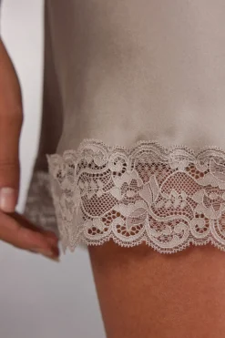 Nuisette en soie et dentelle