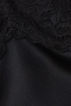 Nuisette en soie et dentelle