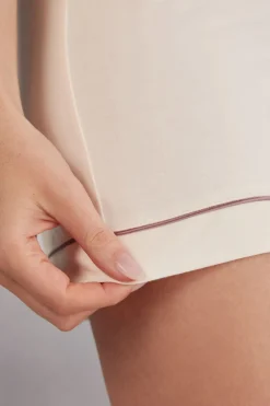 Short en modal avec bords en contraste