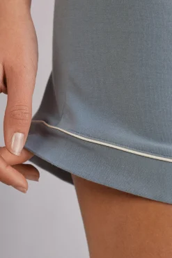 Short en modal avec bords en contraste