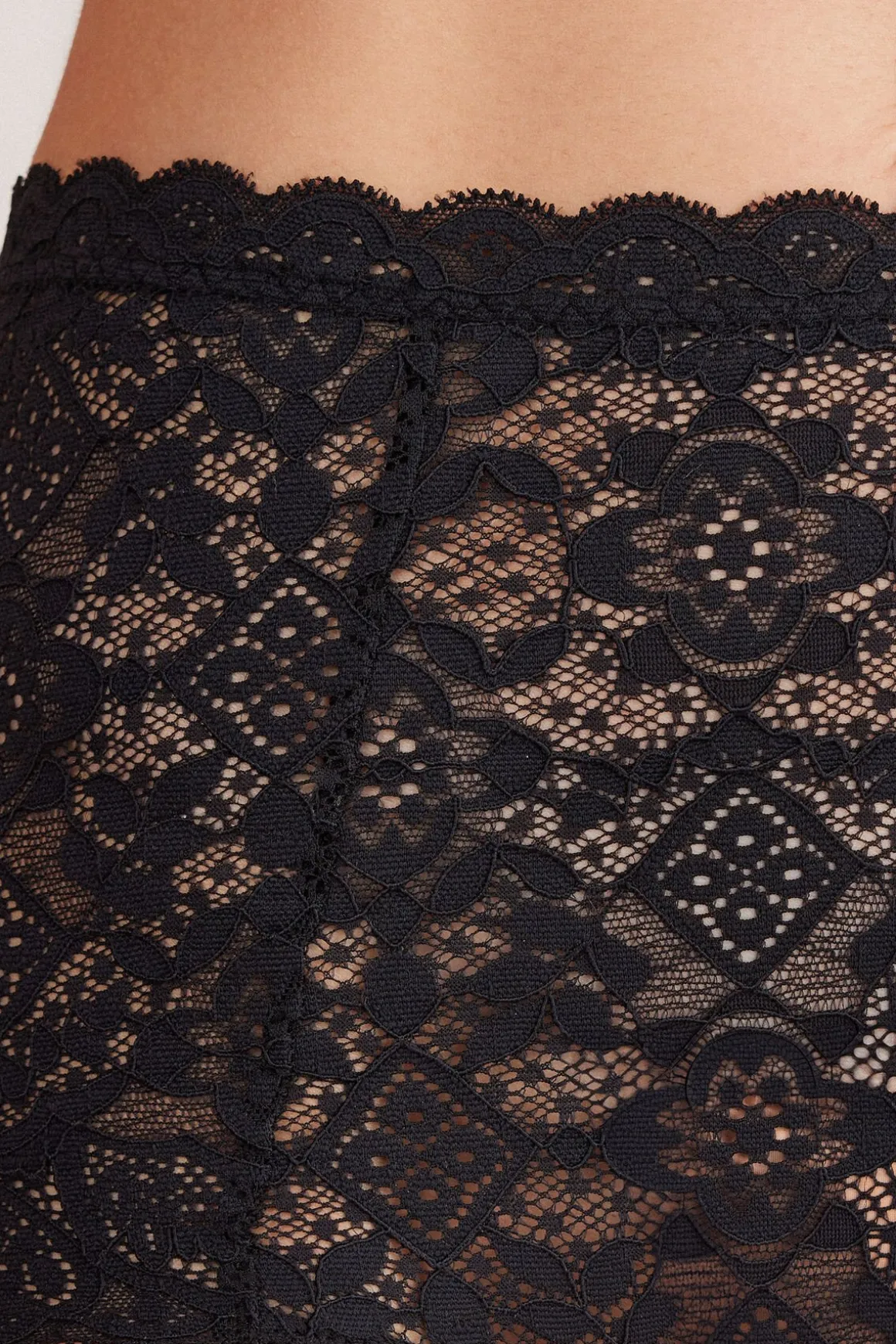 Shorty taille haute en dentelle