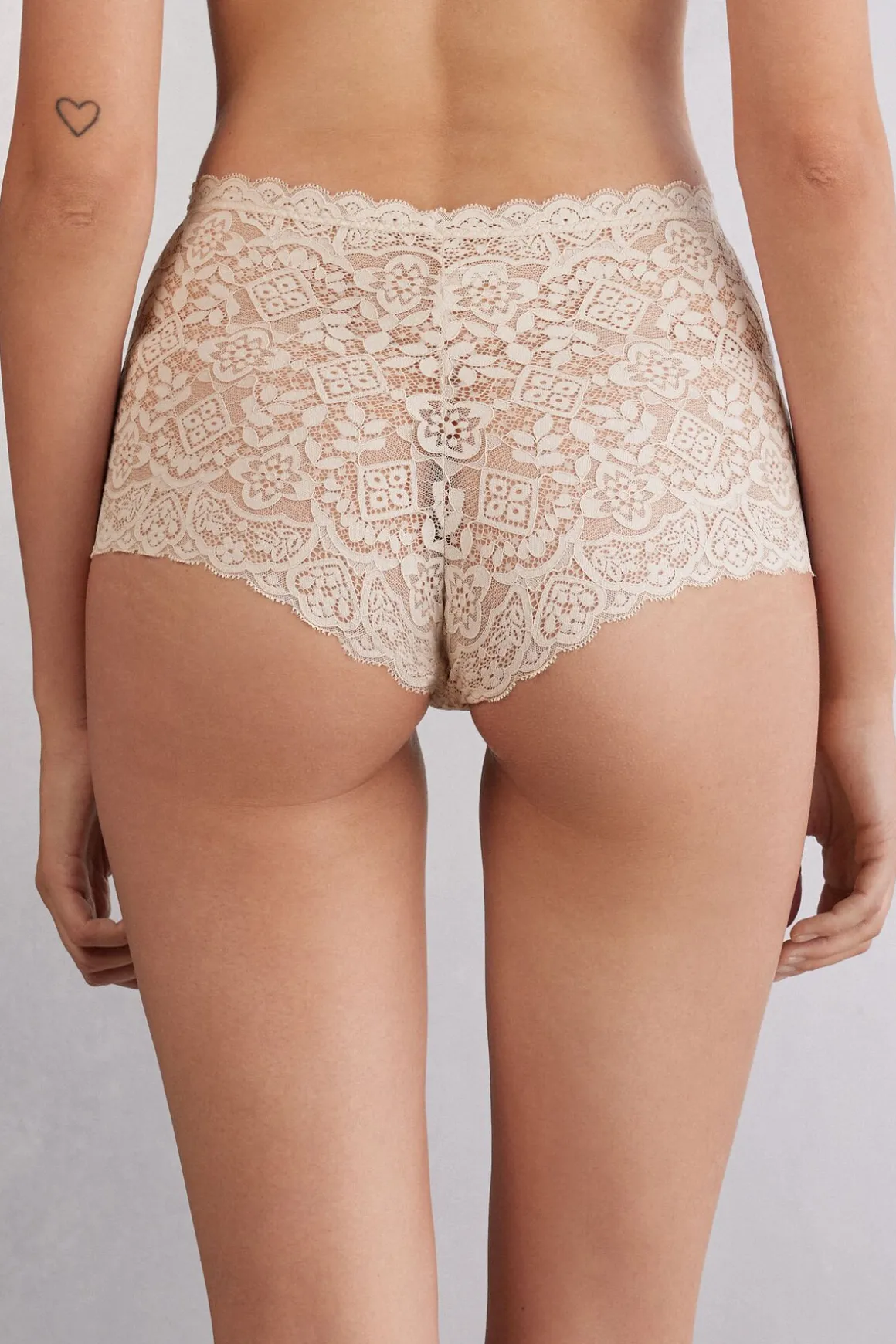 Shorty taille haute en dentelle