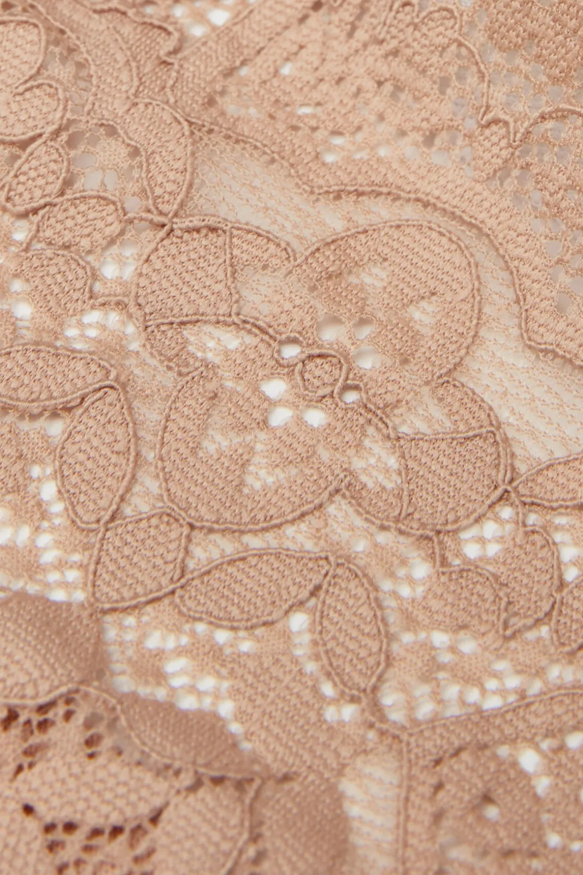 String ficelle en dentelle