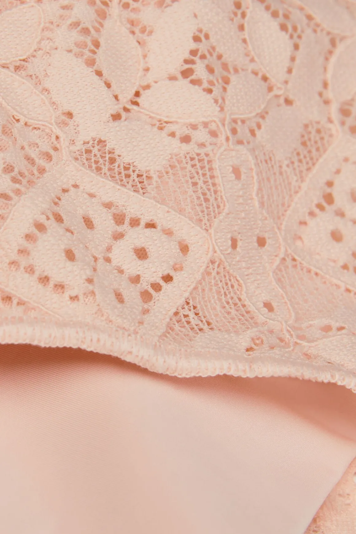 Tanga en Dentelle et Microfibre