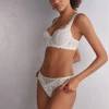 Tanga femme en dentelle florale