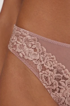 Tanga femme en dentelle florale