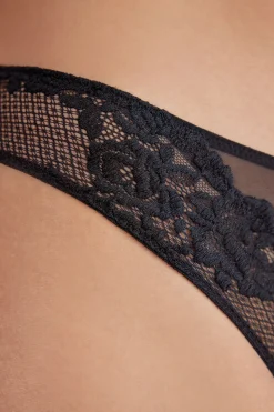 Tanga femme en dentelle florale