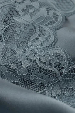 Top en soie et dentelle