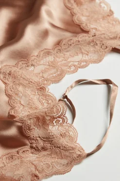 Top en soie et dentelle